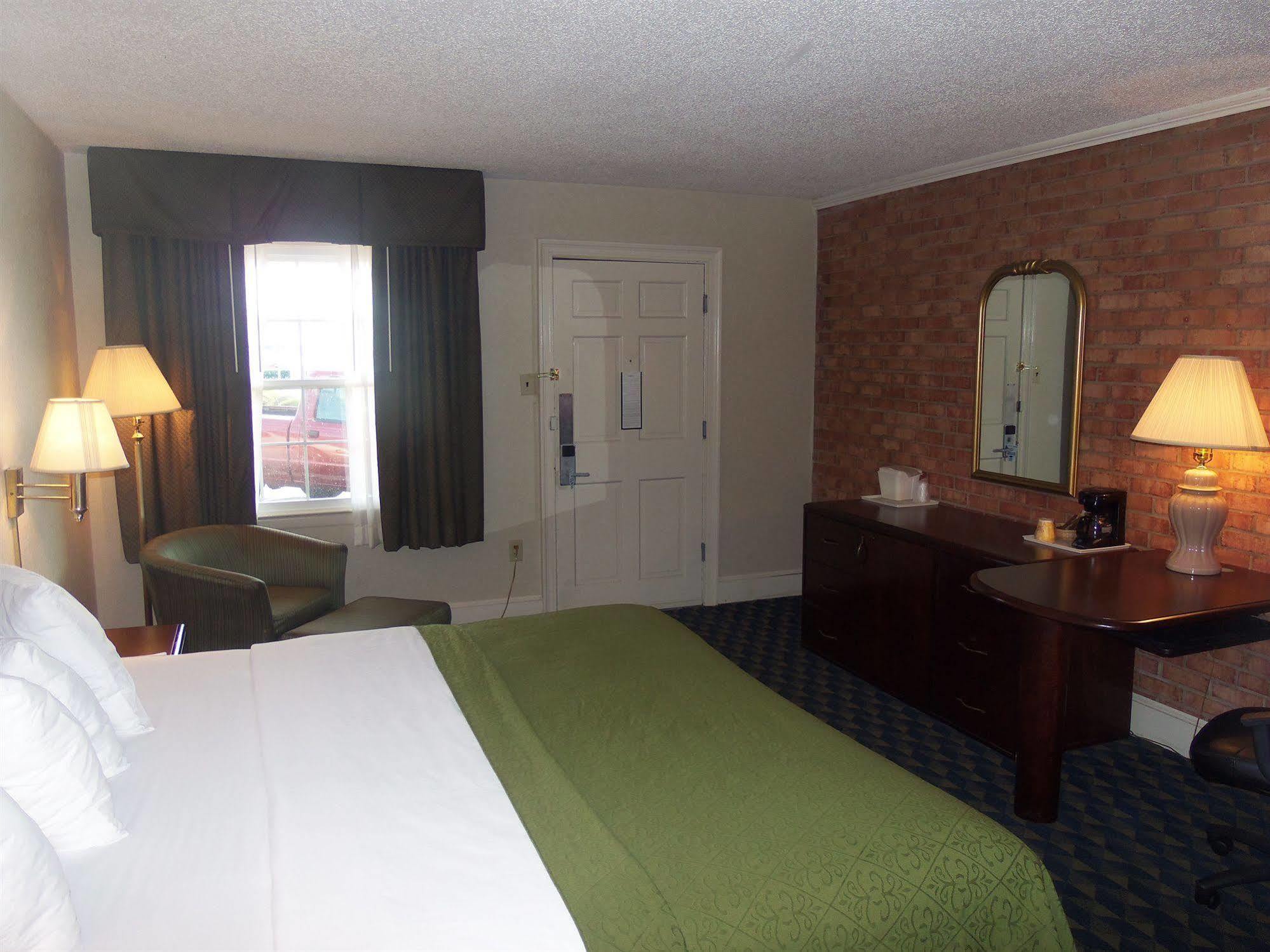 Governor House Inn Arlington/Falls Church Exterior foto